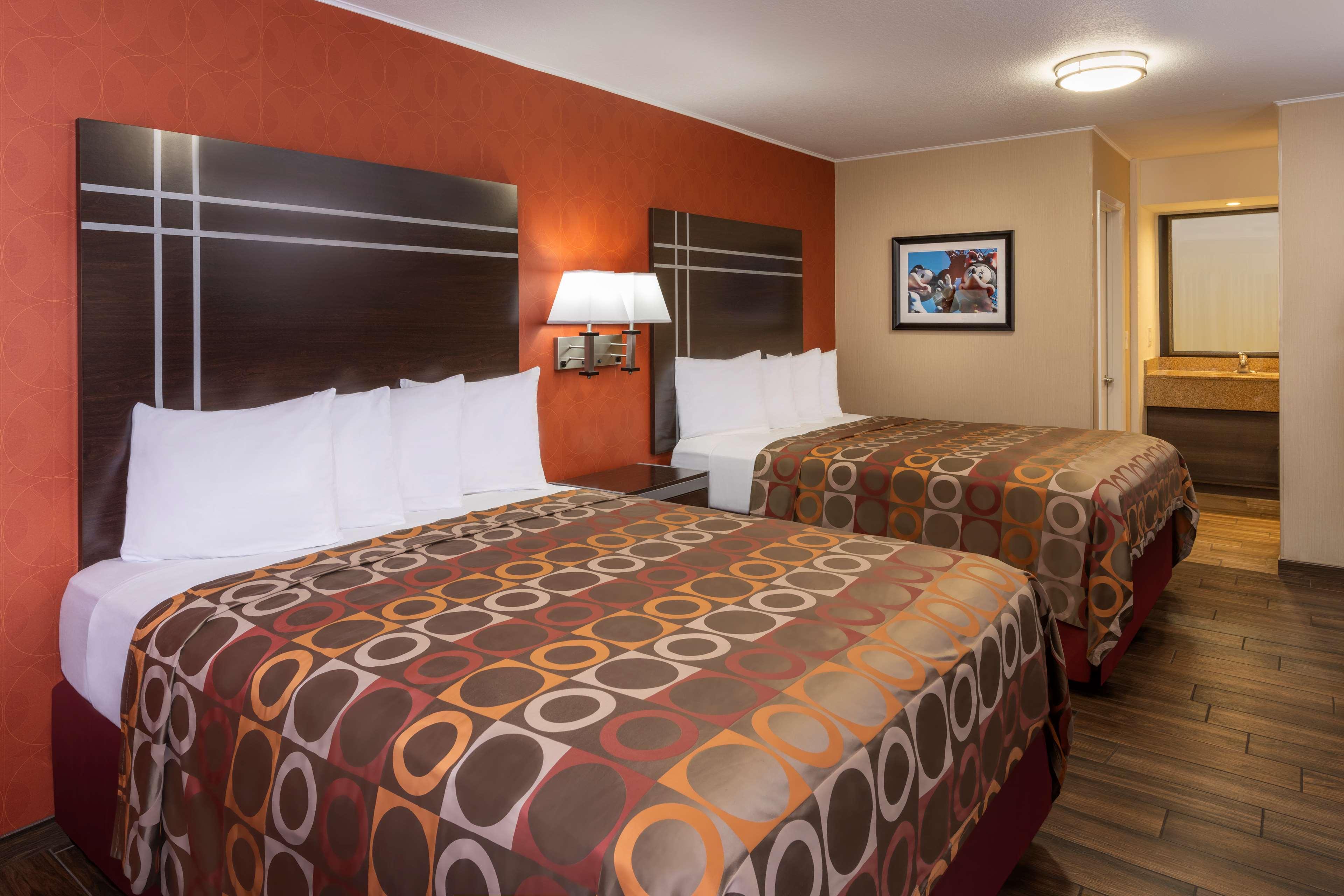 Best Western Plus Raffles Inn&Suites Anaheim Exterior foto