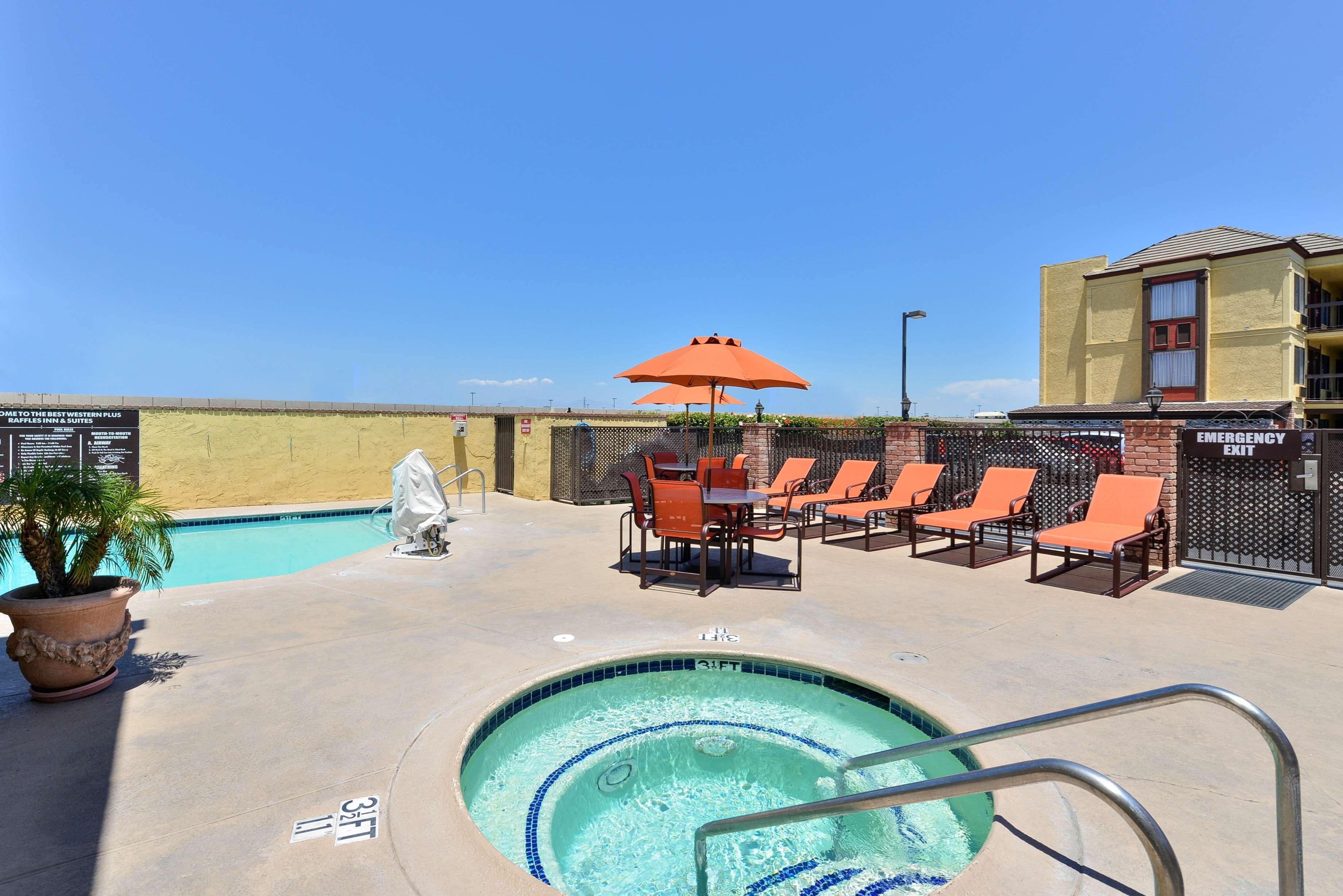 Best Western Plus Raffles Inn&Suites Anaheim Exterior foto