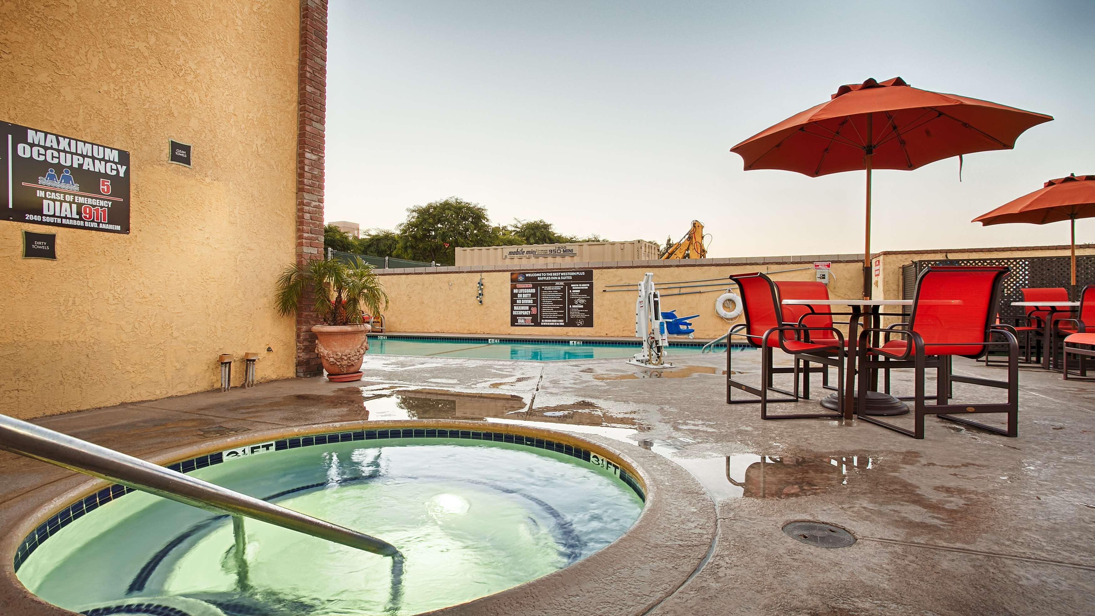 Best Western Plus Raffles Inn&Suites Anaheim Exterior foto