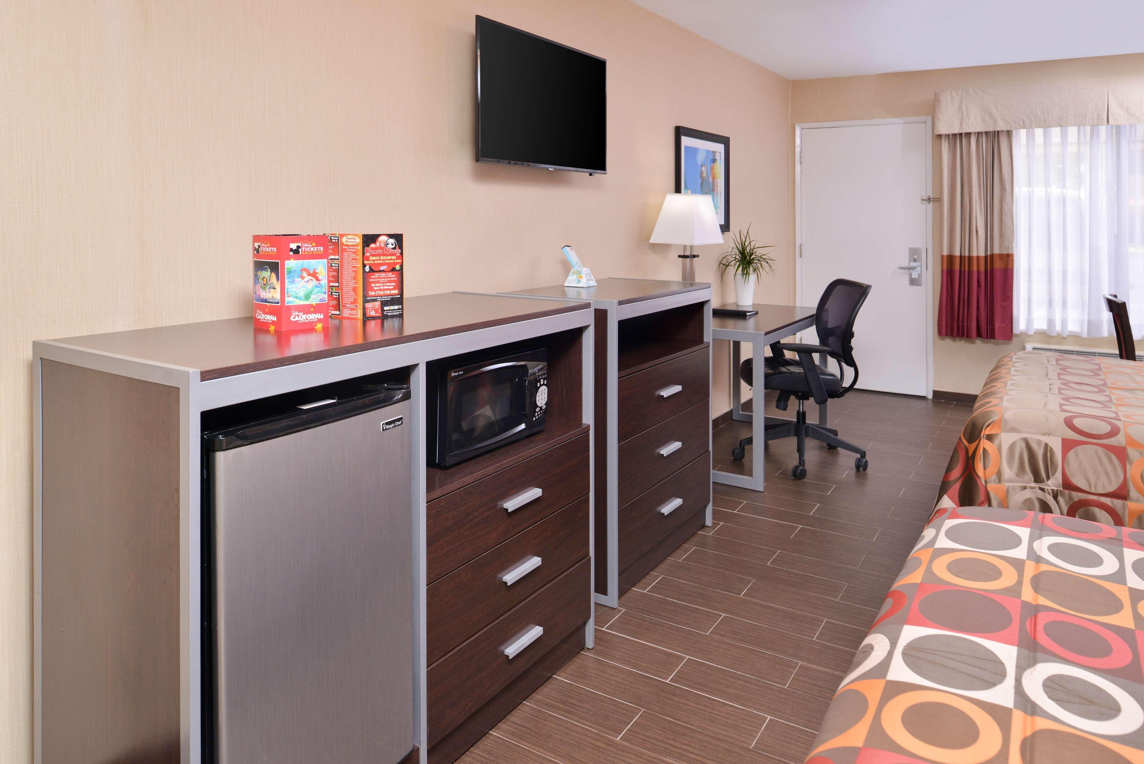 Best Western Plus Raffles Inn&Suites Anaheim Exterior foto