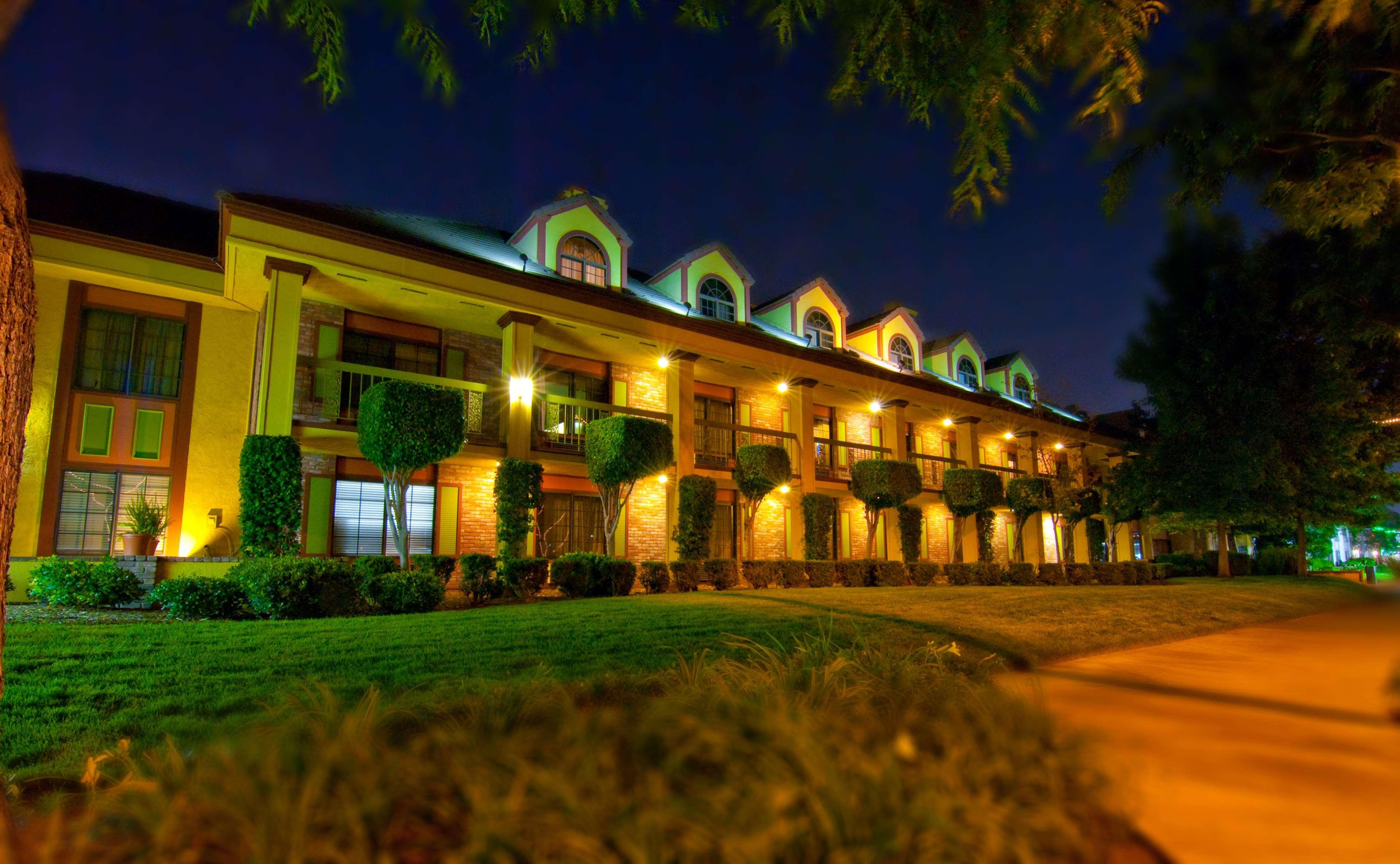 Best Western Plus Raffles Inn&Suites Anaheim Exterior foto