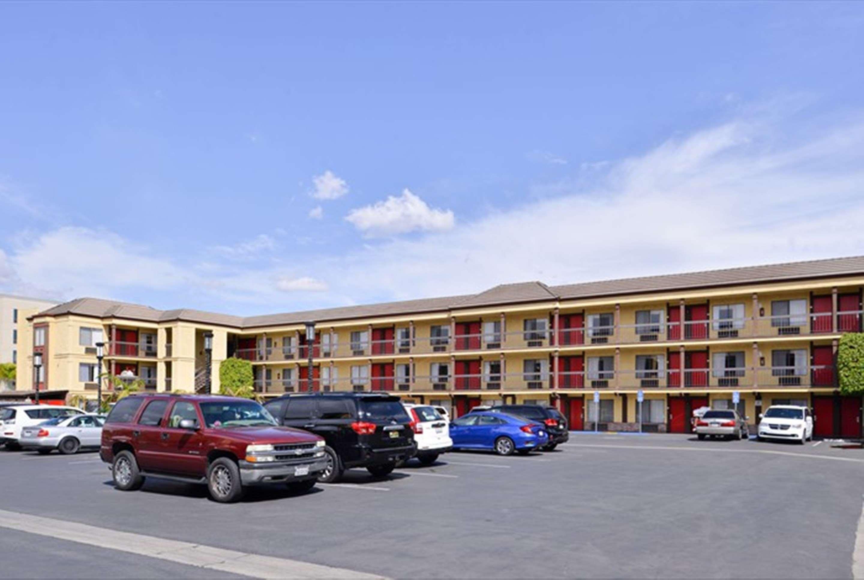 Best Western Plus Raffles Inn&Suites Anaheim Exterior foto