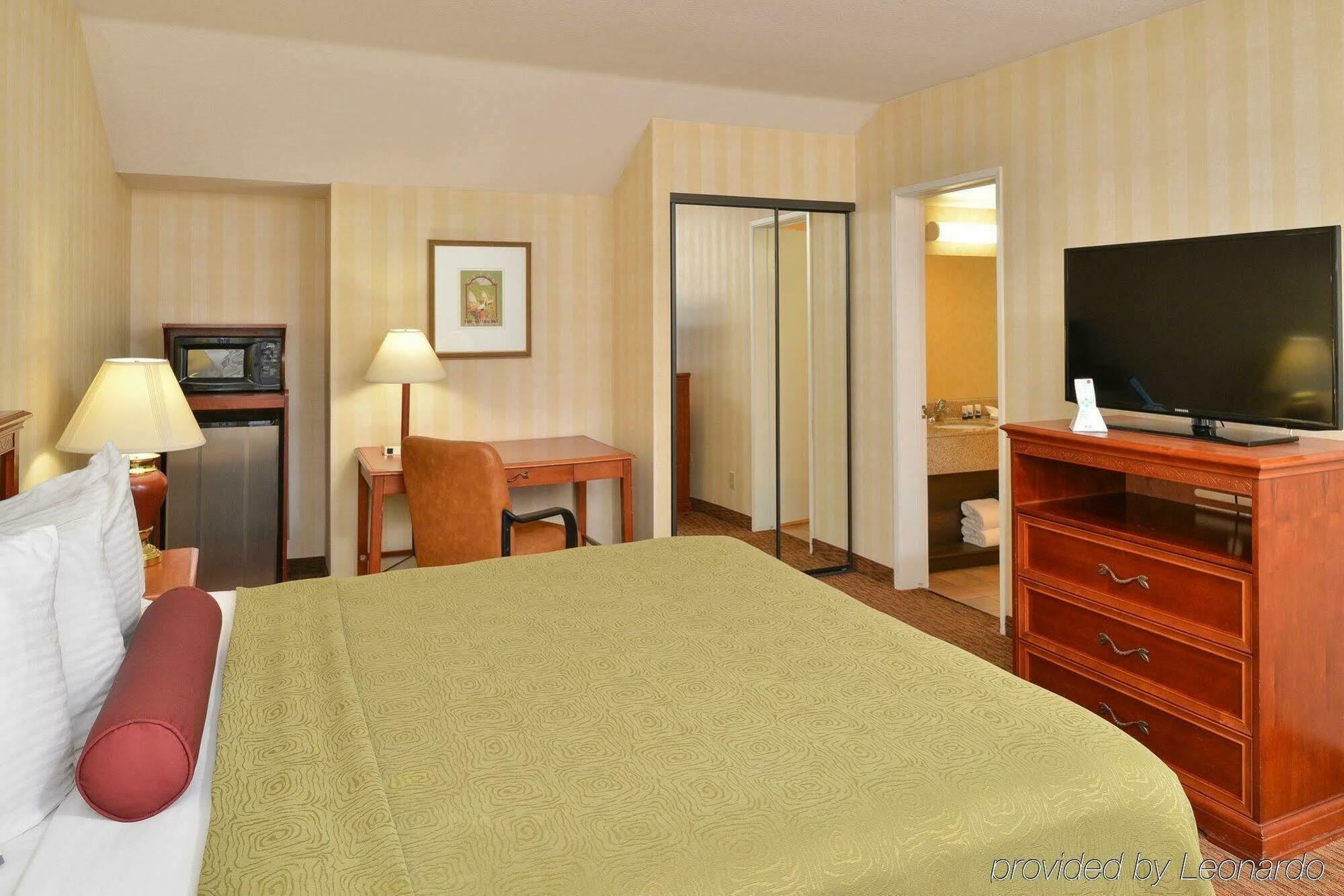 Best Western Plus Raffles Inn&Suites Anaheim Exterior foto